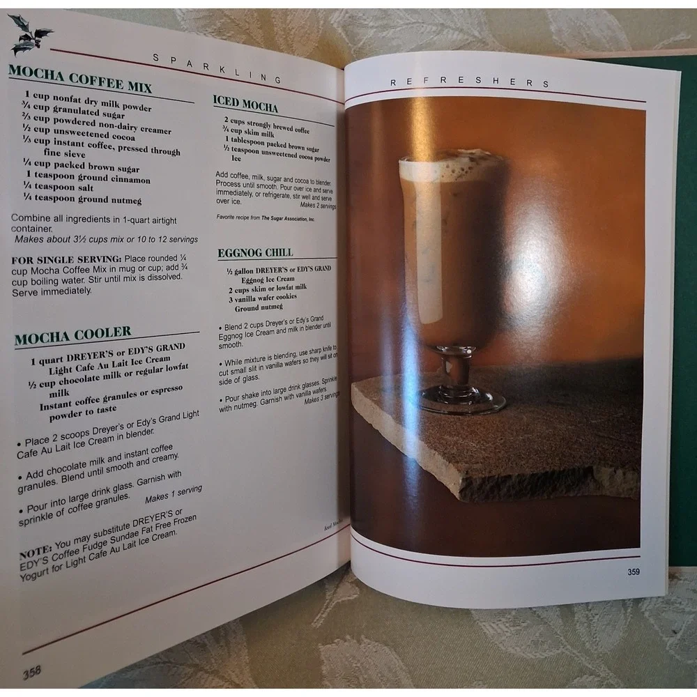 Treasury of Christmas Cookbook 500+ Holiday Recipes Hardcover 1997 Publications